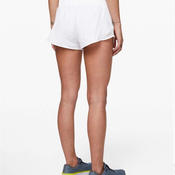 Lululemon Hotty Hot Blue and White Tie-dye Short II *2.5", Sz 4 reg - Picture 11 of 11